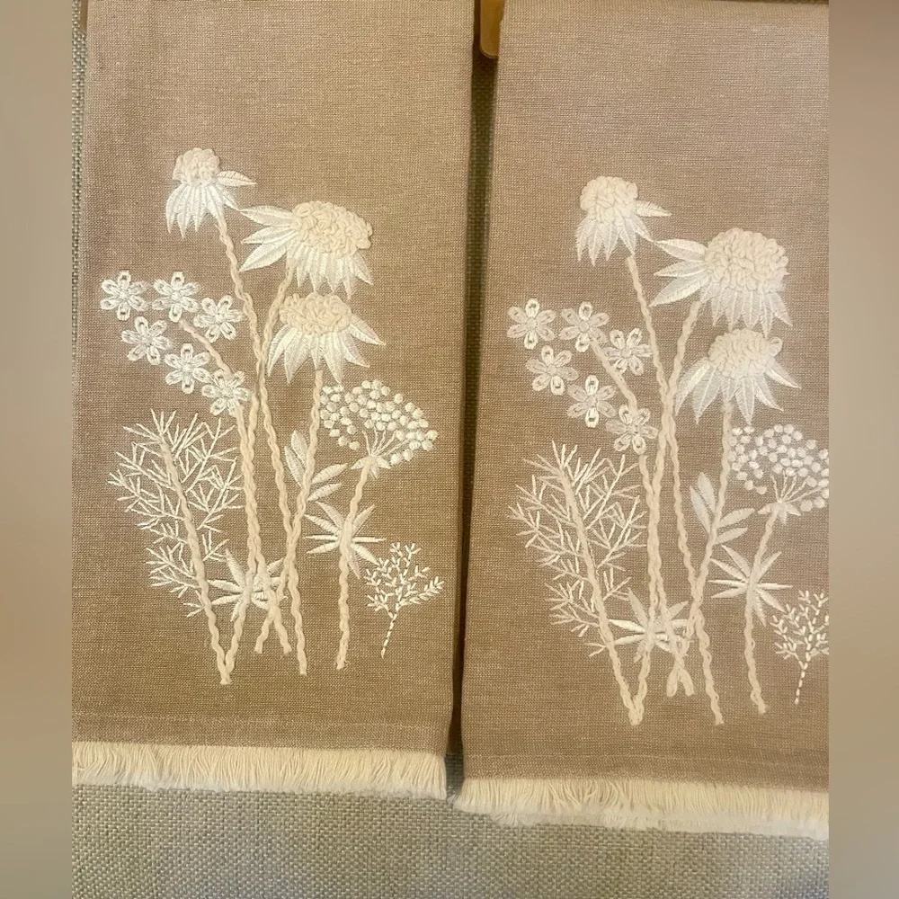 Elegant Floral Embroidered Linen “Daisy” Tea Towels